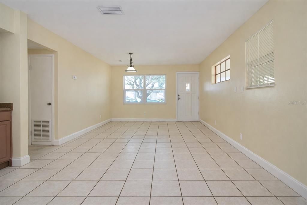 На продажу: $269,000 (3 спален, 2 ванн, 1163 Квадратных фут)