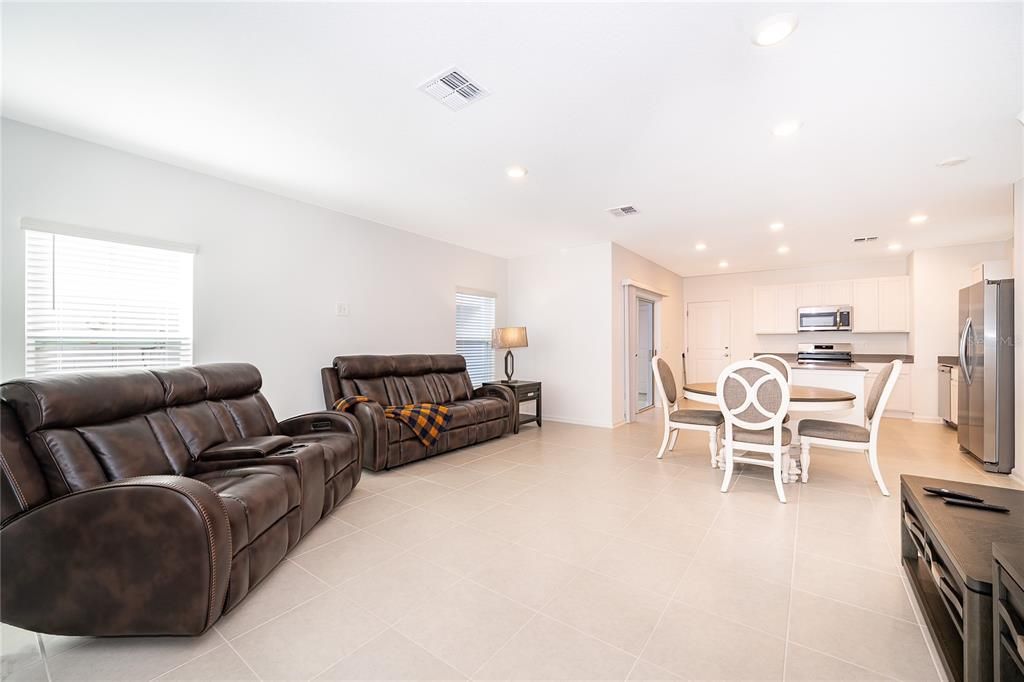 En Venta: $429,000 (3 camas, 2 baños, 1631 Pies cuadrados)