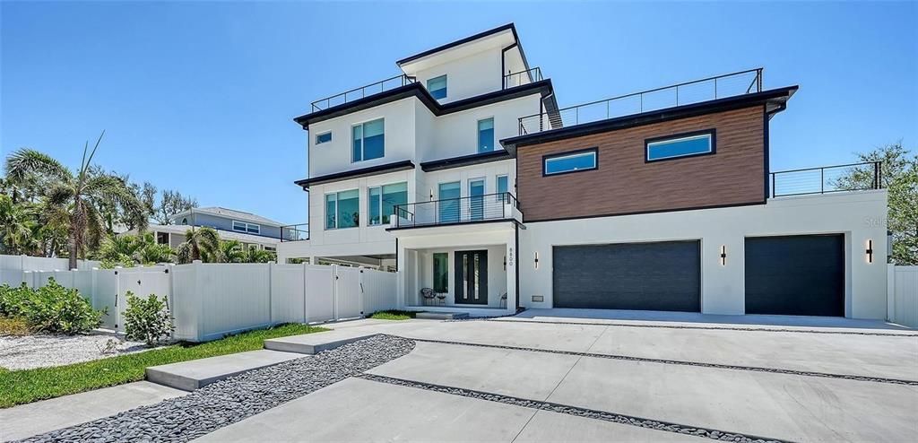 For Sale: $3,990,000 (4 beds, 4 baths, 3676 Square Feet)