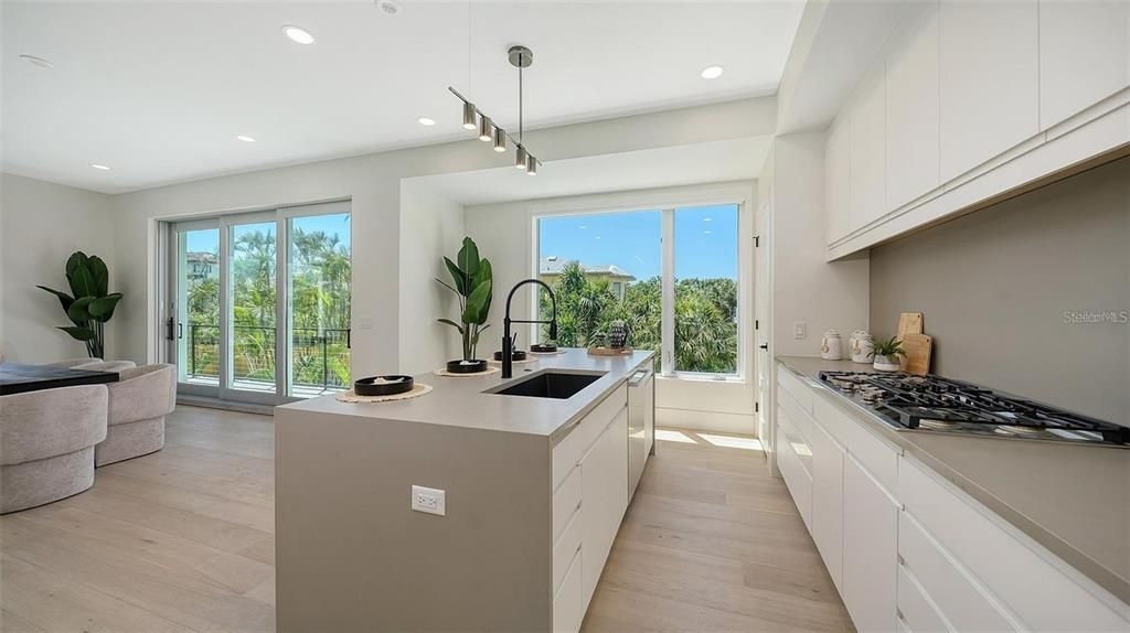 For Sale: $3,990,000 (4 beds, 4 baths, 3676 Square Feet)