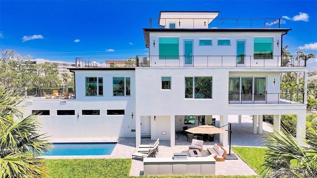 For Sale: $3,990,000 (4 beds, 4 baths, 3676 Square Feet)