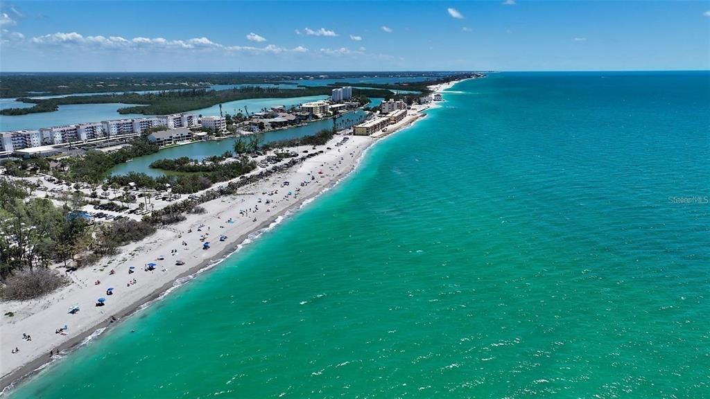 For Sale: $3,990,000 (4 beds, 4 baths, 3676 Square Feet)