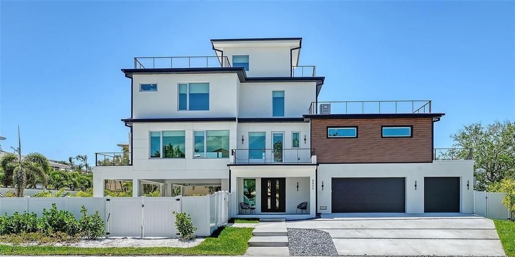 For Sale: $3,990,000 (4 beds, 4 baths, 3676 Square Feet)