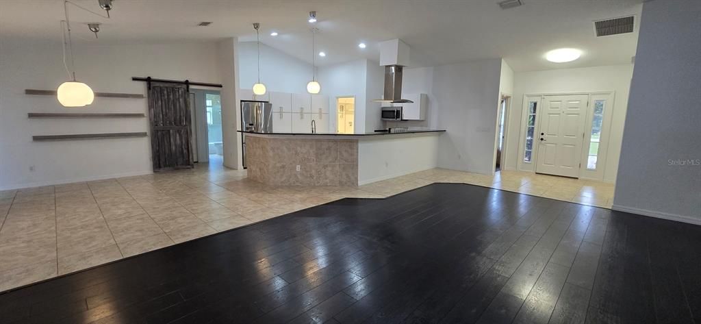 出租: $2,795 (4 贝兹, 3 浴室, 2637 平方英尺)