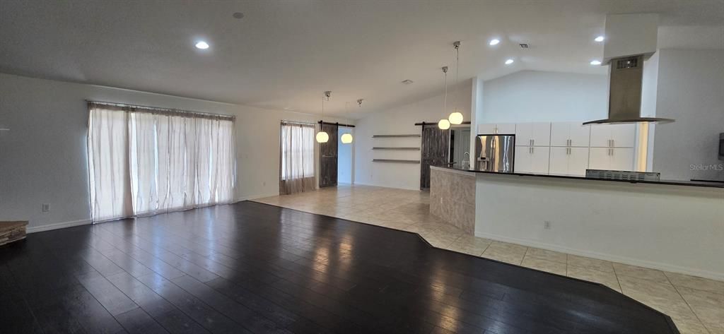 出租: $2,795 (4 贝兹, 3 浴室, 2637 平方英尺)