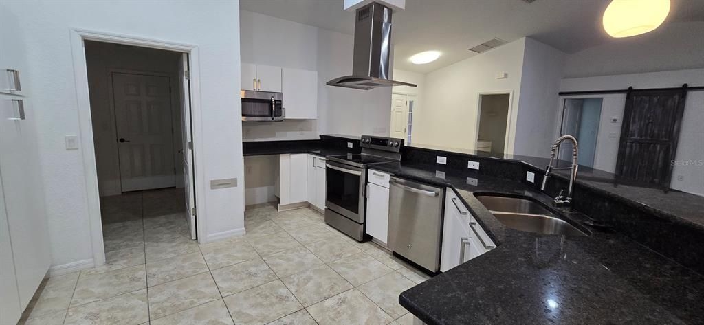 出租: $2,795 (4 贝兹, 3 浴室, 2637 平方英尺)