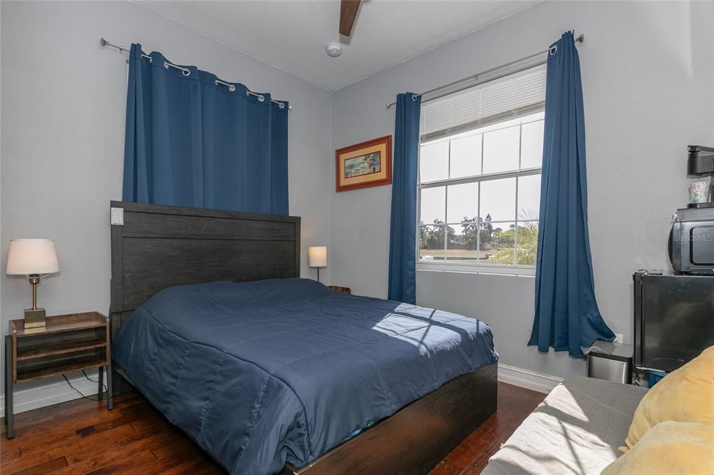 For Sale: $350,000 (3 beds, 3 baths, 1153 Square Feet)