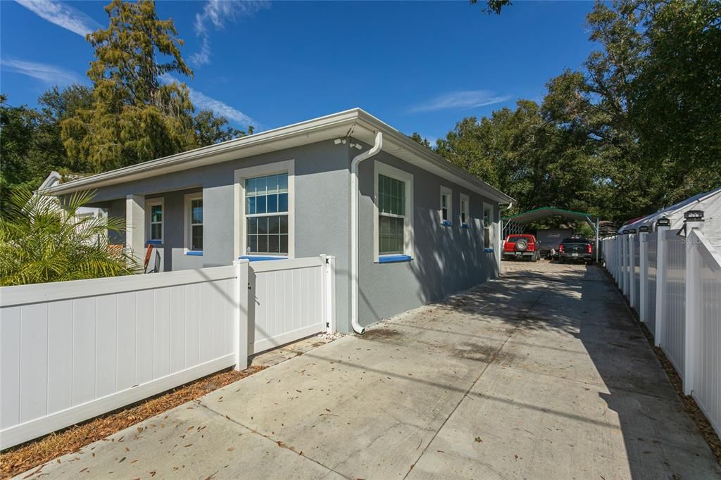 For Sale: $350,000 (3 beds, 3 baths, 1153 Square Feet)