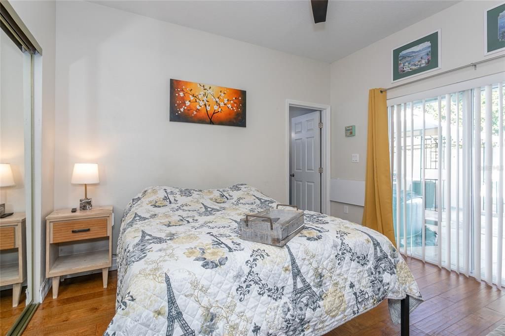 For Sale: $350,000 (3 beds, 3 baths, 1153 Square Feet)