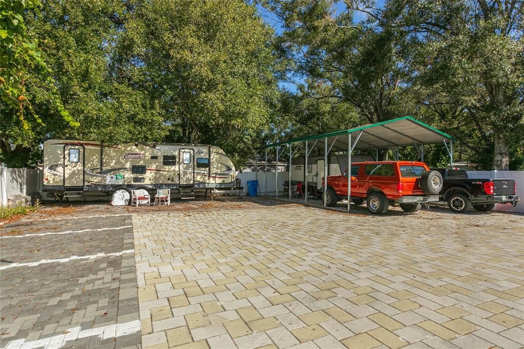 For Sale: $350,000 (3 beds, 3 baths, 1153 Square Feet)