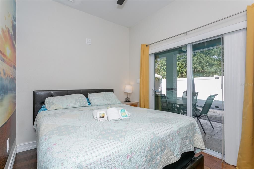 For Sale: $350,000 (3 beds, 3 baths, 1153 Square Feet)