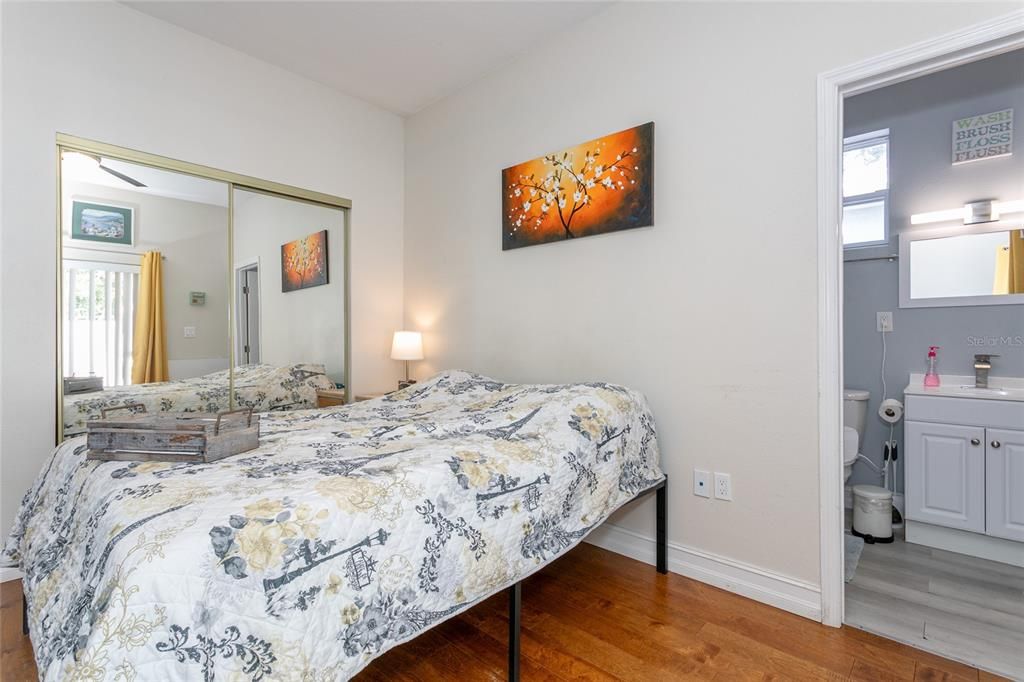 For Sale: $350,000 (3 beds, 3 baths, 1153 Square Feet)