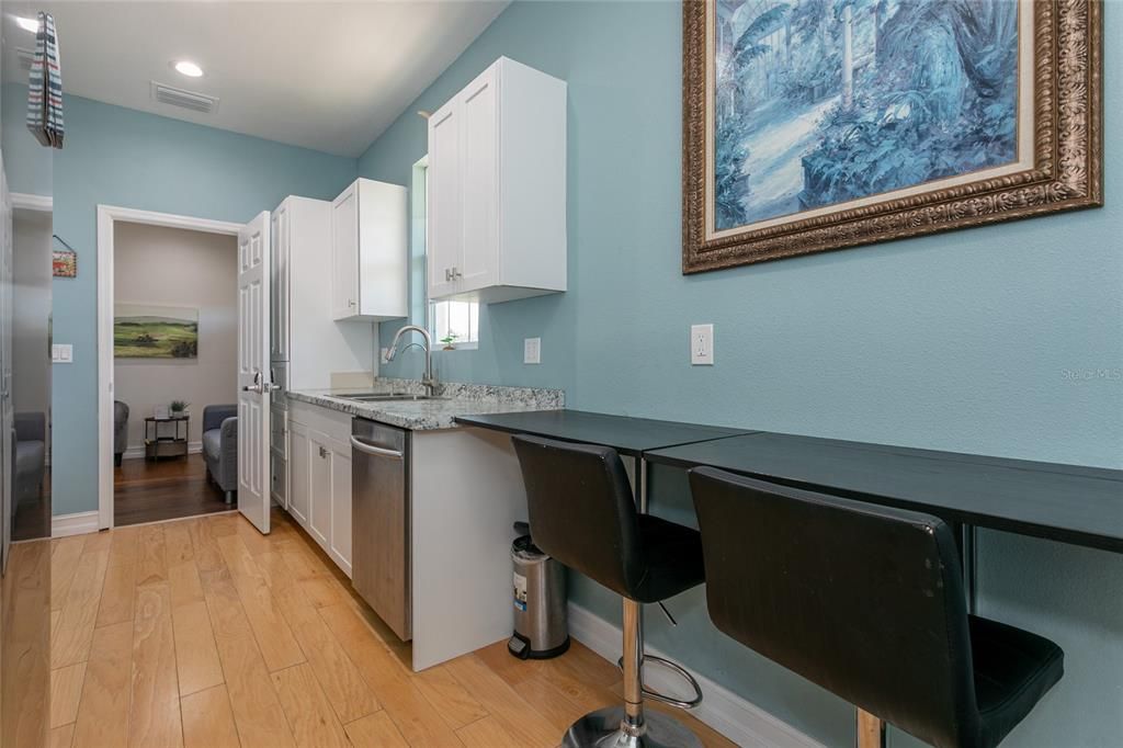 For Sale: $350,000 (3 beds, 3 baths, 1153 Square Feet)