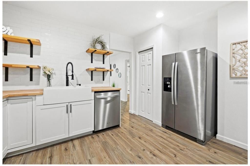 For Rent: $2,200 (3 beds, 2 baths, 1690 Square Feet)