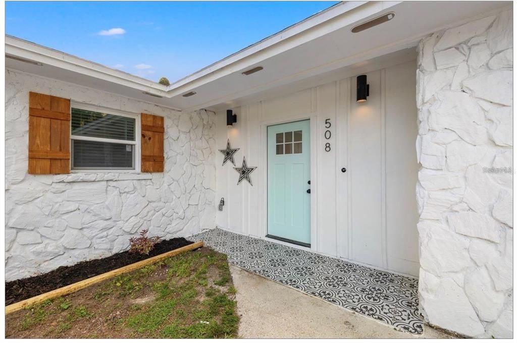 For Rent: $2,200 (3 beds, 2 baths, 1690 Square Feet)