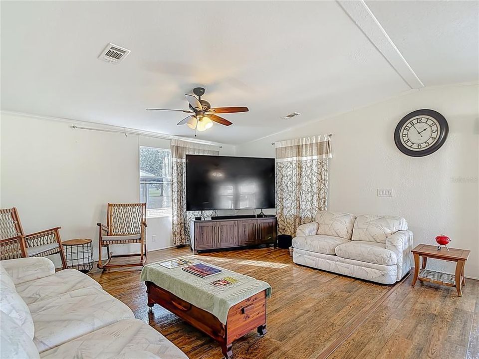 For Sale: $239,500 (3 beds, 2 baths, 1508 Square Feet)