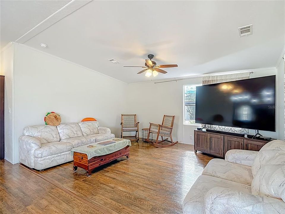 For Sale: $239,500 (3 beds, 2 baths, 1508 Square Feet)