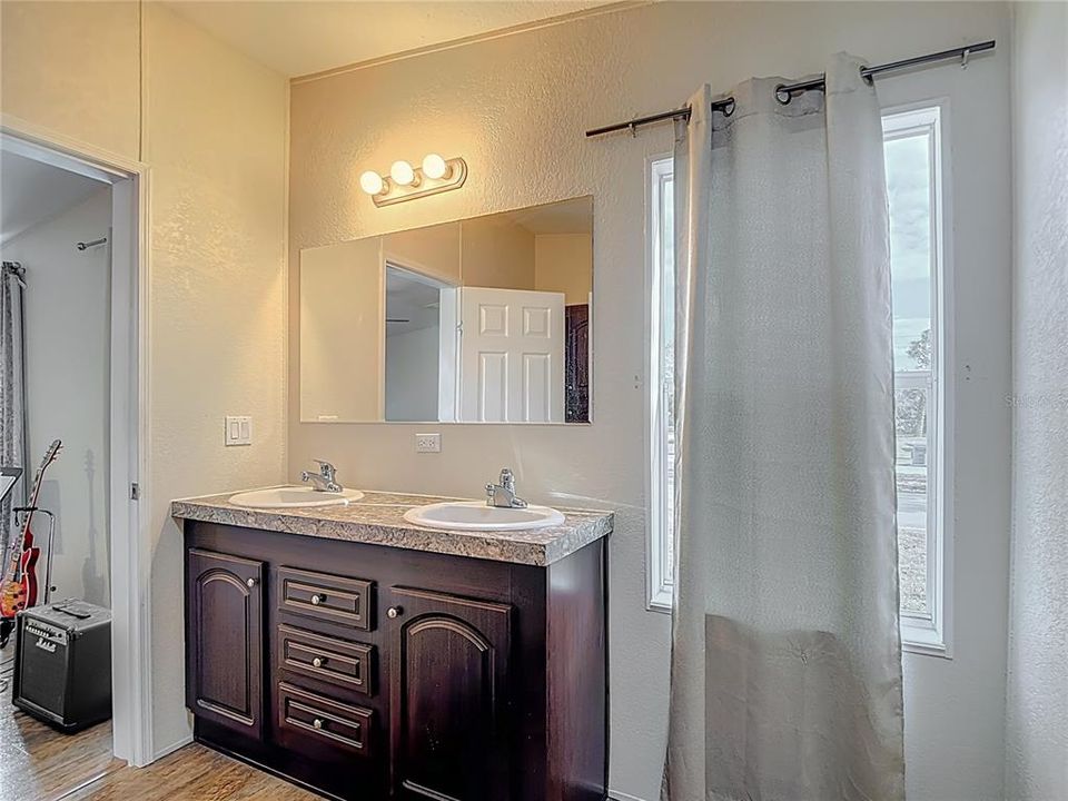 For Sale: $239,500 (3 beds, 2 baths, 1508 Square Feet)