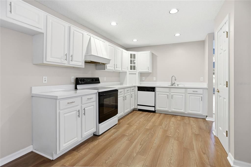 待售: $309,900 (2 贝兹, 2 浴室, 1541 平方英尺)