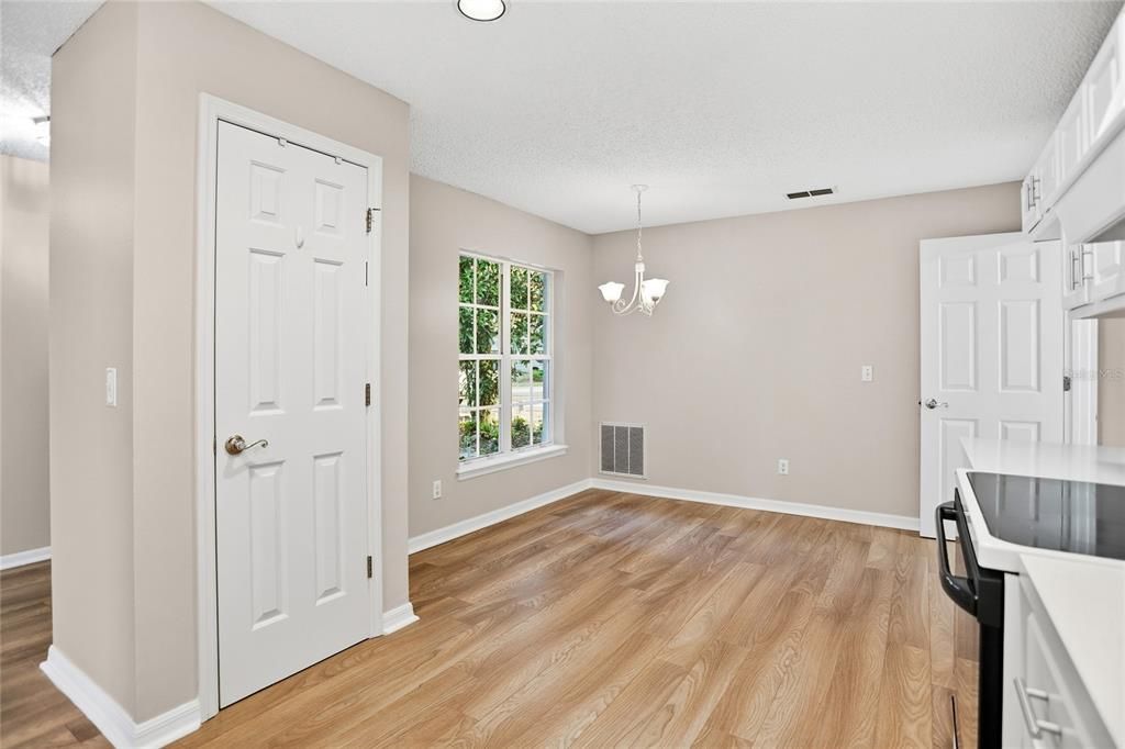 待售: $309,900 (2 贝兹, 2 浴室, 1541 平方英尺)