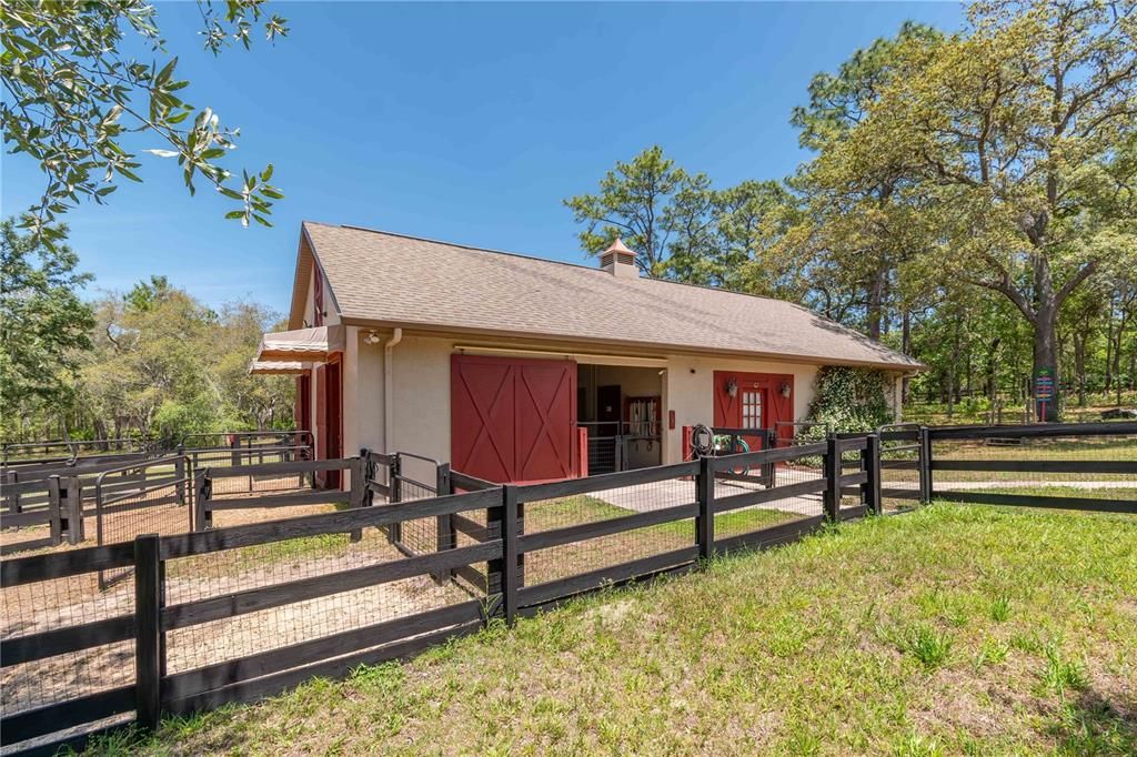 На продажу: $899,900 (3 спален, 2 ванн, 2432 Квадратных фут)