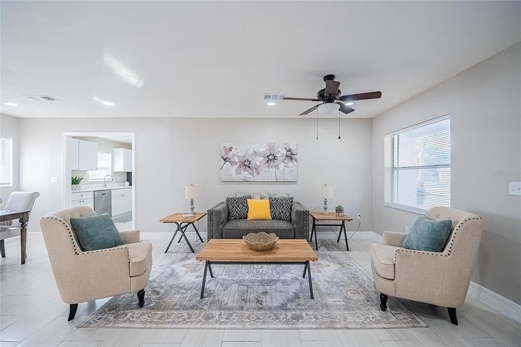 For Sale: $239,900 (2 beds, 1 baths, 994 Square Feet)