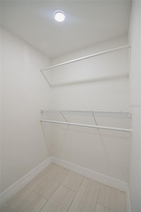 For Sale: $239,900 (2 beds, 1 baths, 994 Square Feet)