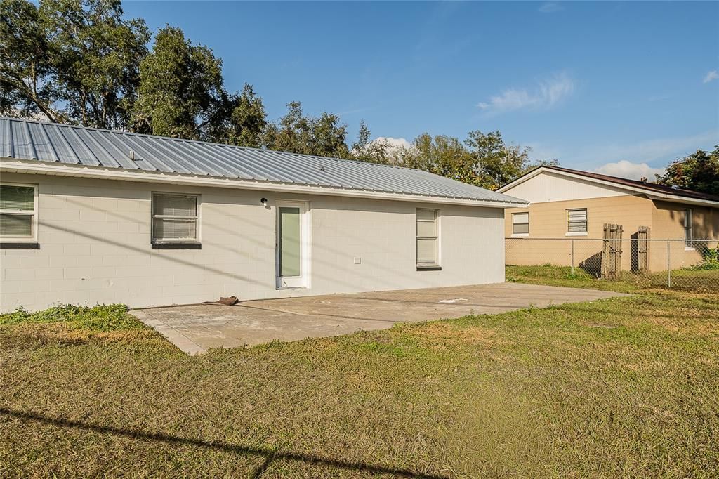 For Sale: $239,900 (2 beds, 1 baths, 994 Square Feet)