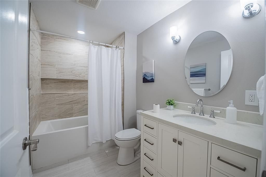 For Sale: $239,900 (2 beds, 1 baths, 994 Square Feet)