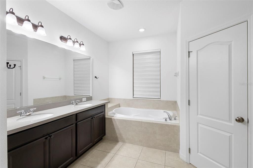 В аренду: $3,950 (3 спален, 2 ванн, 2071 Квадратных фут)