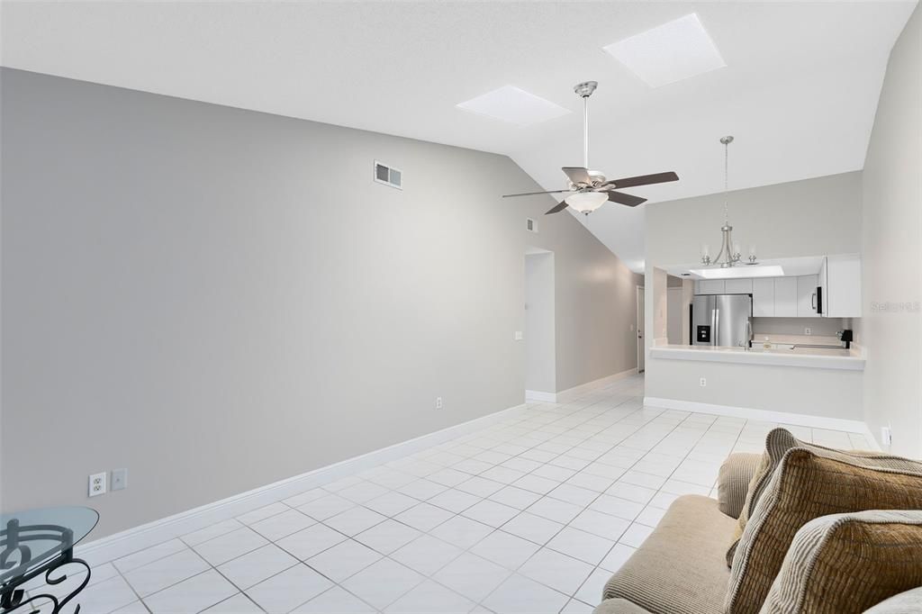 待售: $285,000 (3 贝兹, 2 浴室, 1125 平方英尺)