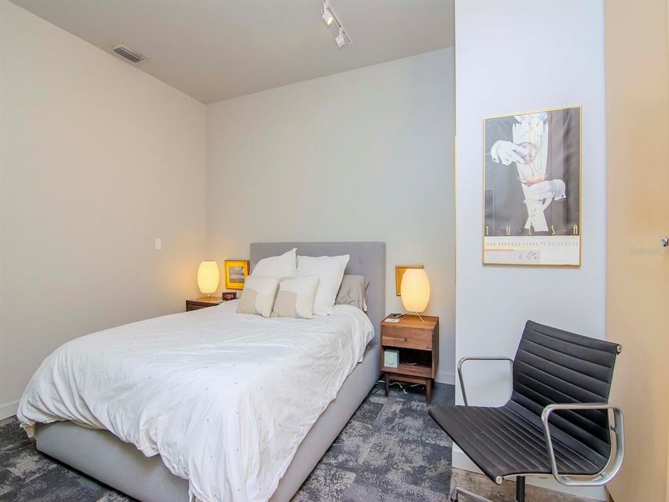 For Rent: $3,250 (1 beds, 1 baths, 899 Square Feet)