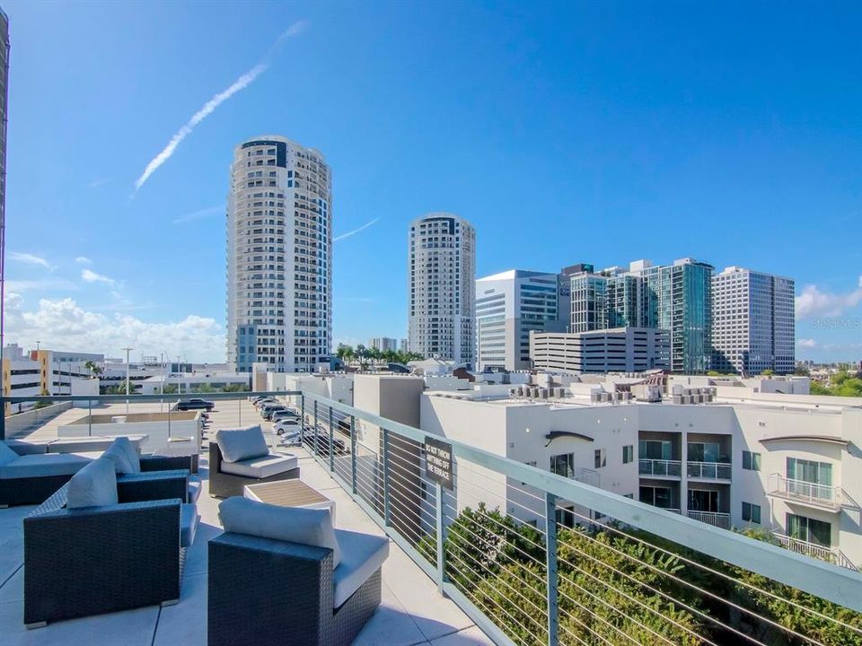 For Rent: $3,250 (1 beds, 1 baths, 899 Square Feet)