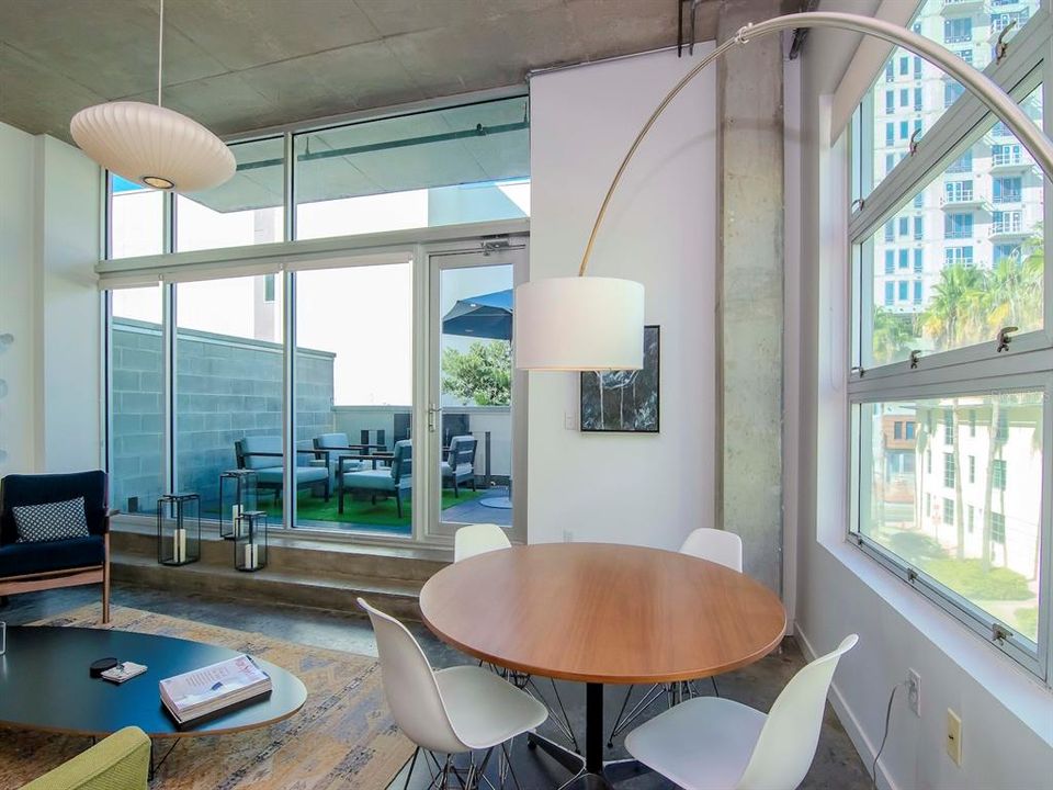 For Rent: $3,250 (1 beds, 1 baths, 899 Square Feet)