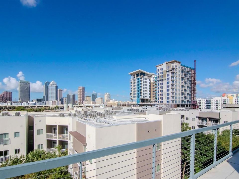 For Rent: $3,250 (1 beds, 1 baths, 899 Square Feet)