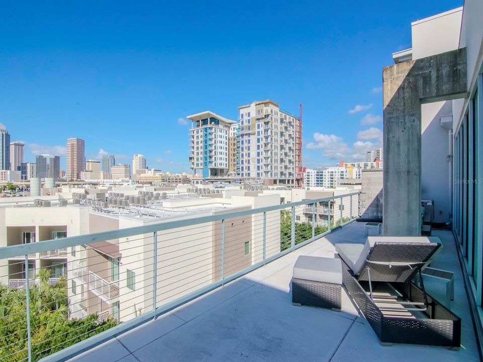 For Rent: $3,250 (1 beds, 1 baths, 899 Square Feet)