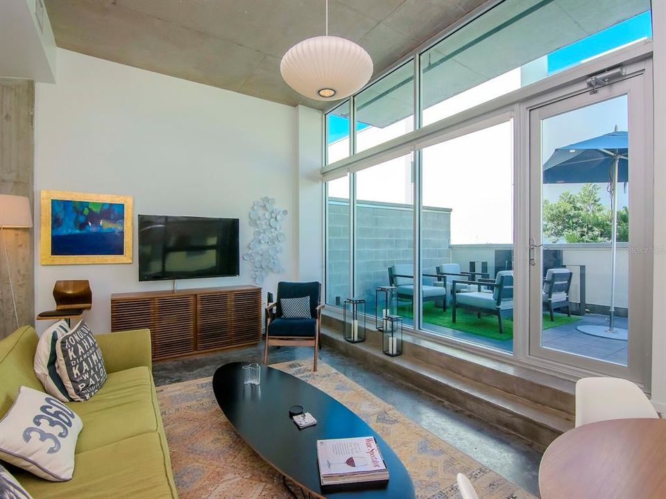 For Rent: $3,250 (1 beds, 1 baths, 899 Square Feet)