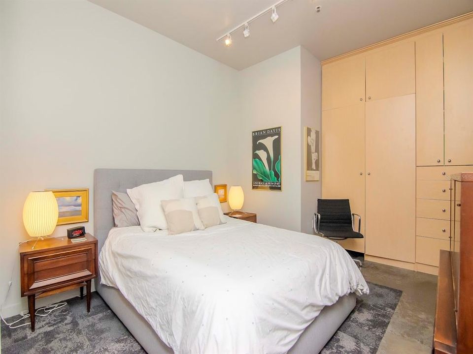 For Rent: $3,250 (1 beds, 1 baths, 899 Square Feet)