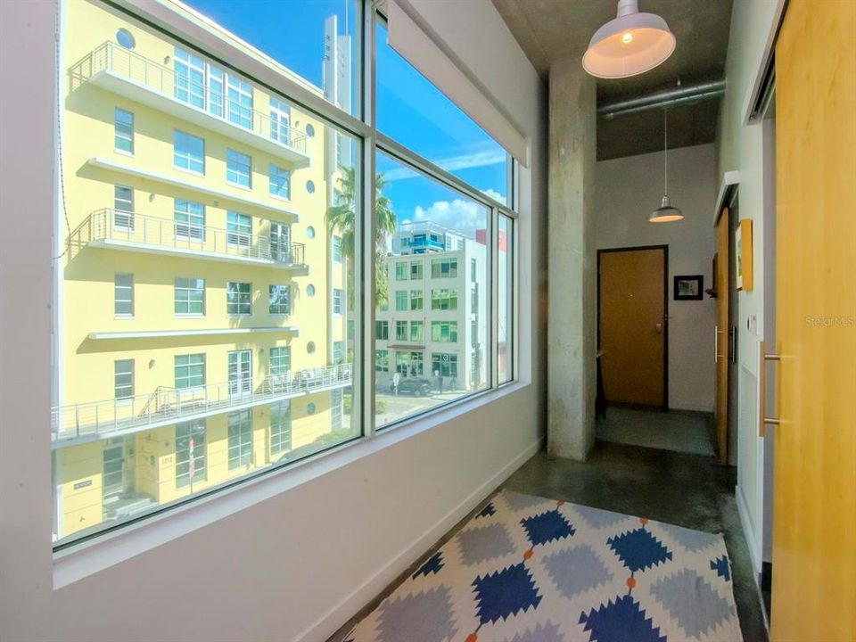 For Rent: $3,250 (1 beds, 1 baths, 899 Square Feet)