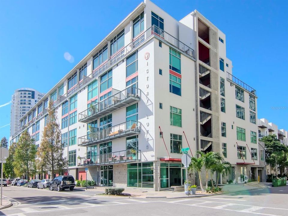 For Rent: $3,250 (1 beds, 1 baths, 899 Square Feet)