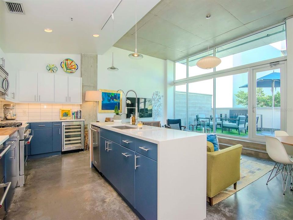 For Rent: $3,250 (1 beds, 1 baths, 899 Square Feet)