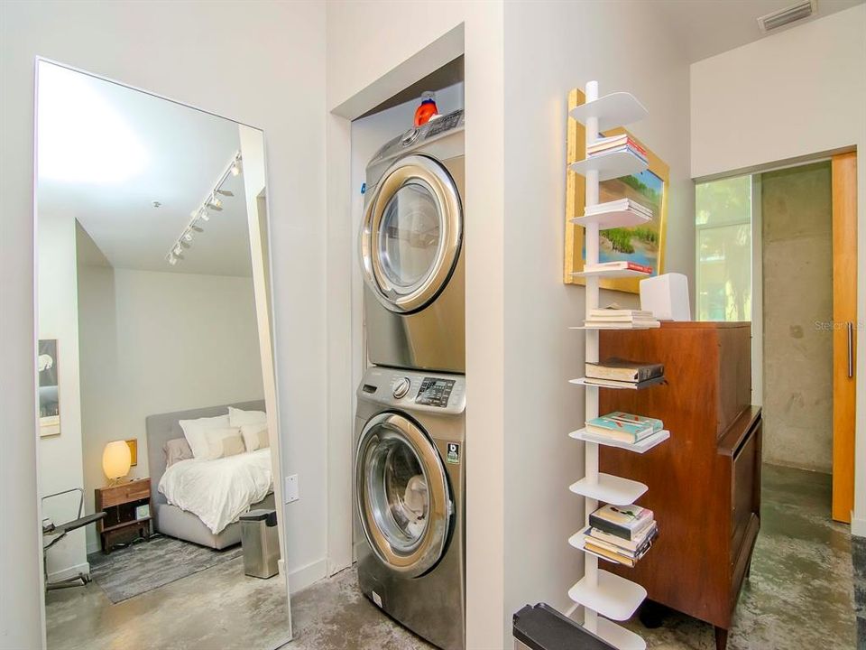 For Rent: $3,250 (1 beds, 1 baths, 899 Square Feet)