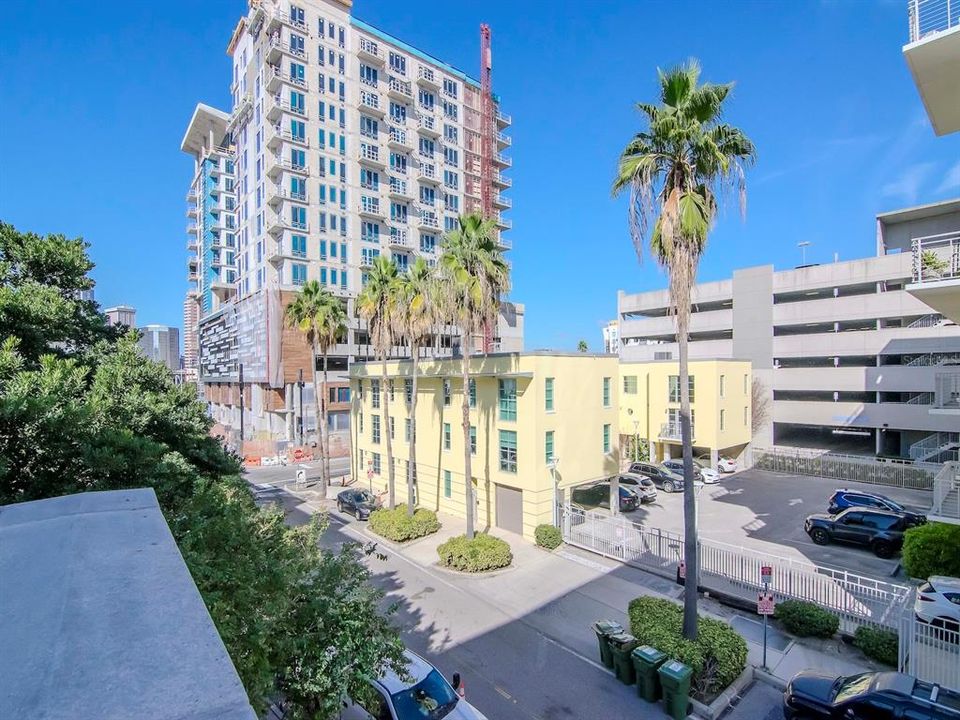 For Rent: $3,250 (1 beds, 1 baths, 899 Square Feet)