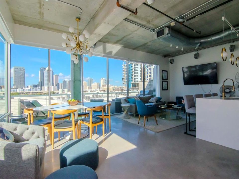 For Rent: $3,250 (1 beds, 1 baths, 899 Square Feet)