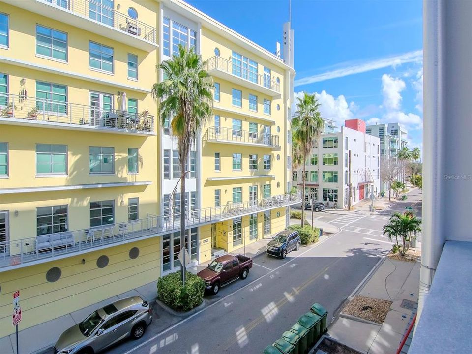 For Rent: $3,250 (1 beds, 1 baths, 899 Square Feet)