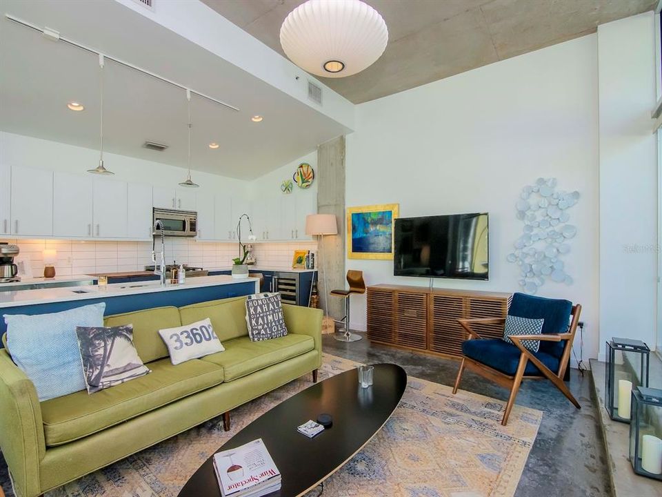 For Rent: $3,250 (1 beds, 1 baths, 899 Square Feet)