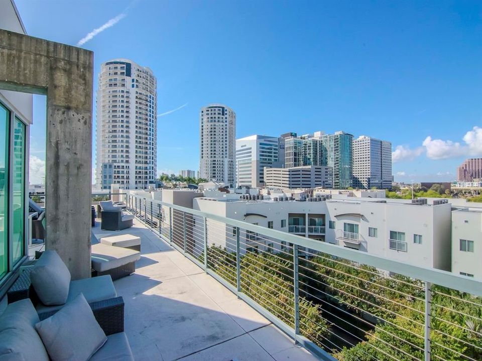 For Rent: $3,250 (1 beds, 1 baths, 899 Square Feet)