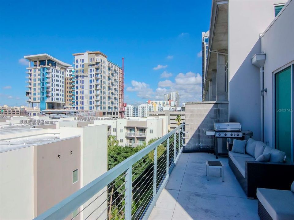 For Rent: $3,250 (1 beds, 1 baths, 899 Square Feet)