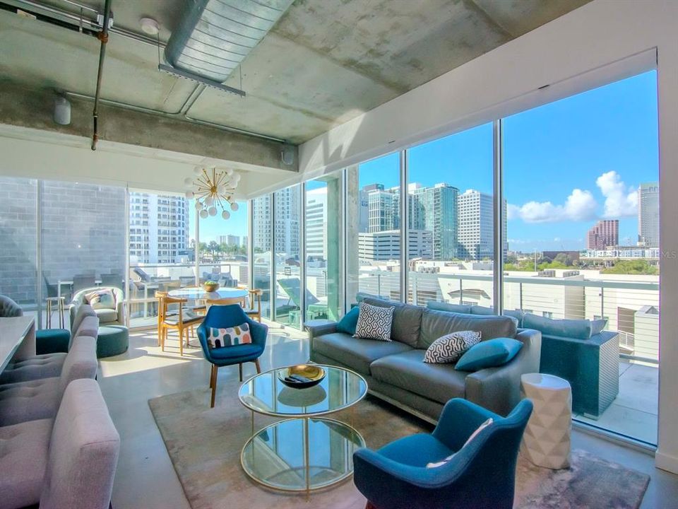 For Rent: $3,250 (1 beds, 1 baths, 899 Square Feet)