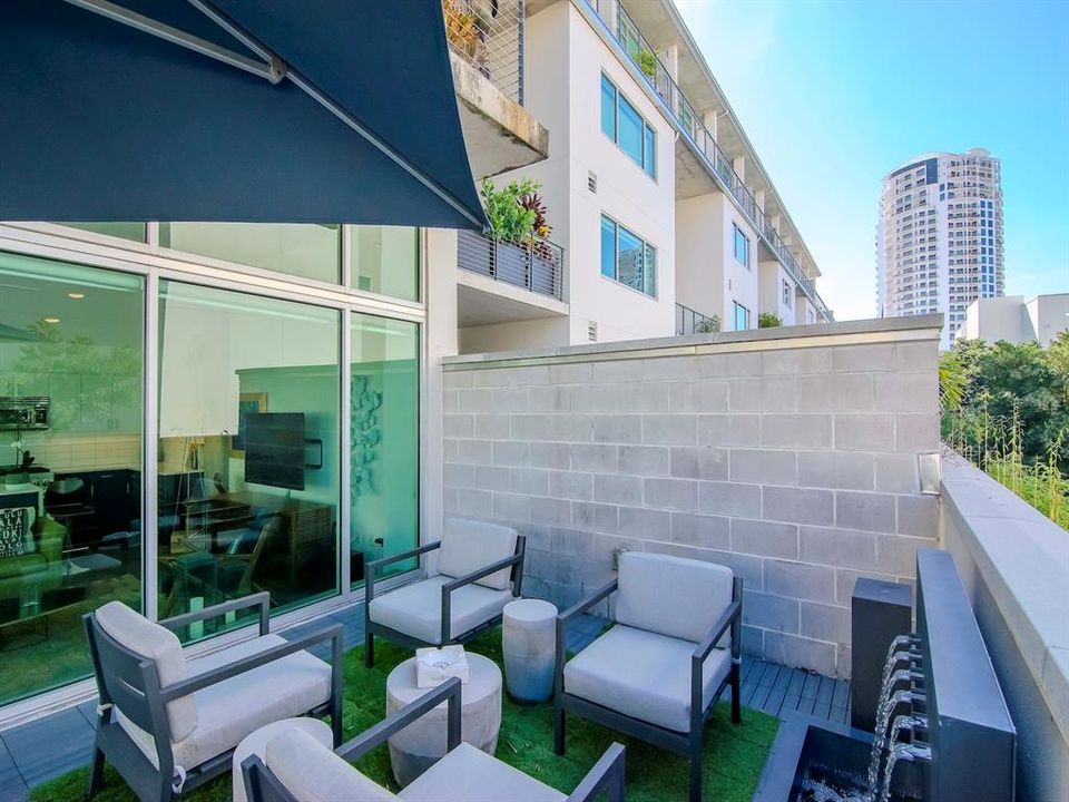 For Rent: $3,250 (1 beds, 1 baths, 899 Square Feet)